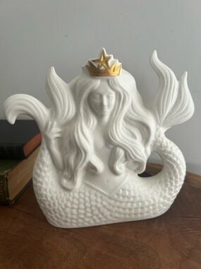 Starbucks Siren Mermaid with crown Limited Edition Ceramic Sculpture 2016 White